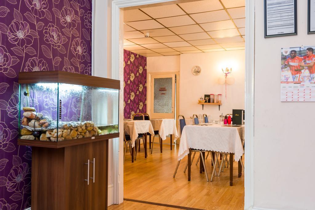 Uk Travel & Hospitality Ltd Ta Canberra Hotel Μπλάκπουλ Εξωτερικό φωτογραφία