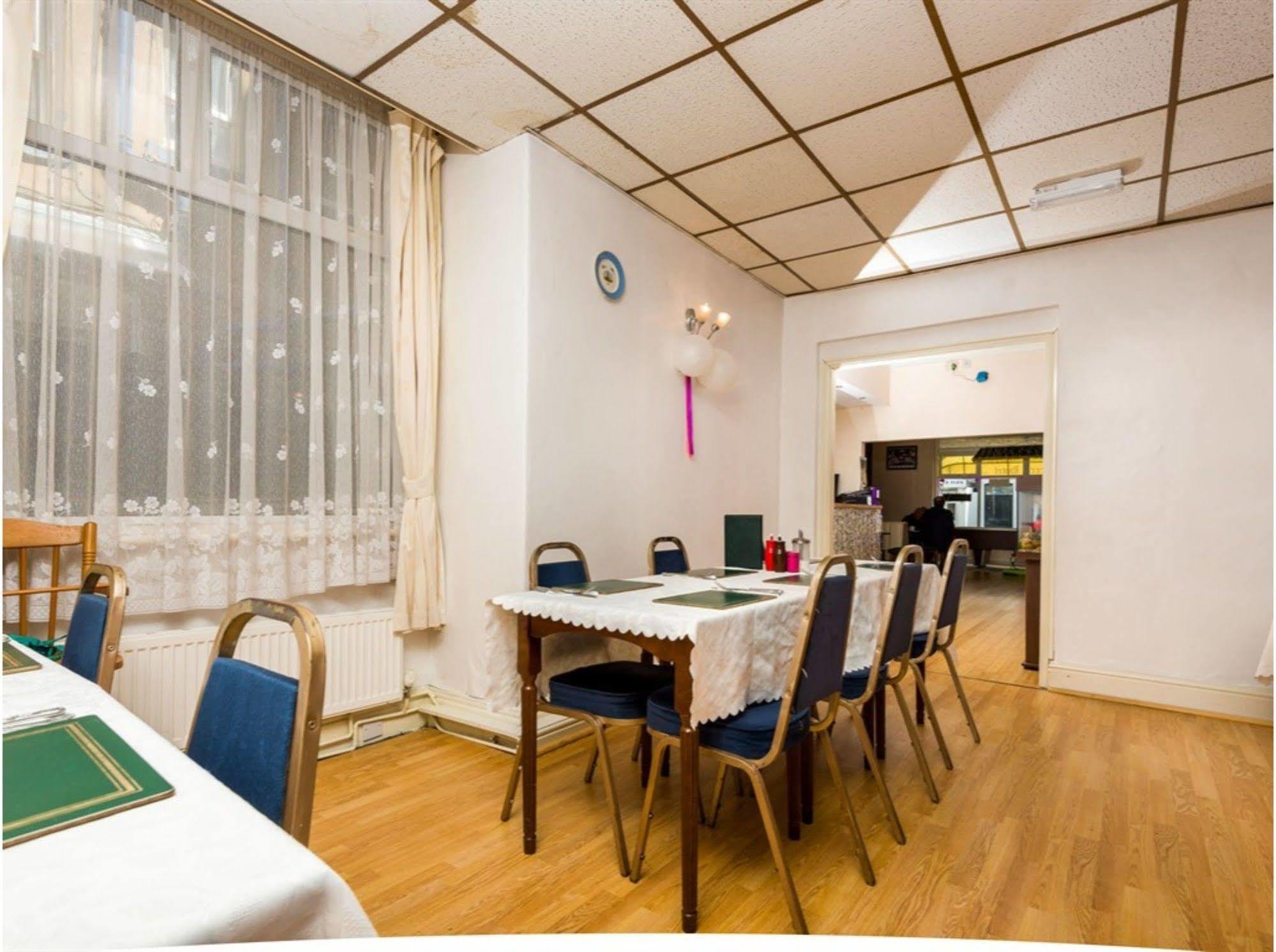 Uk Travel & Hospitality Ltd Ta Canberra Hotel Μπλάκπουλ Εξωτερικό φωτογραφία