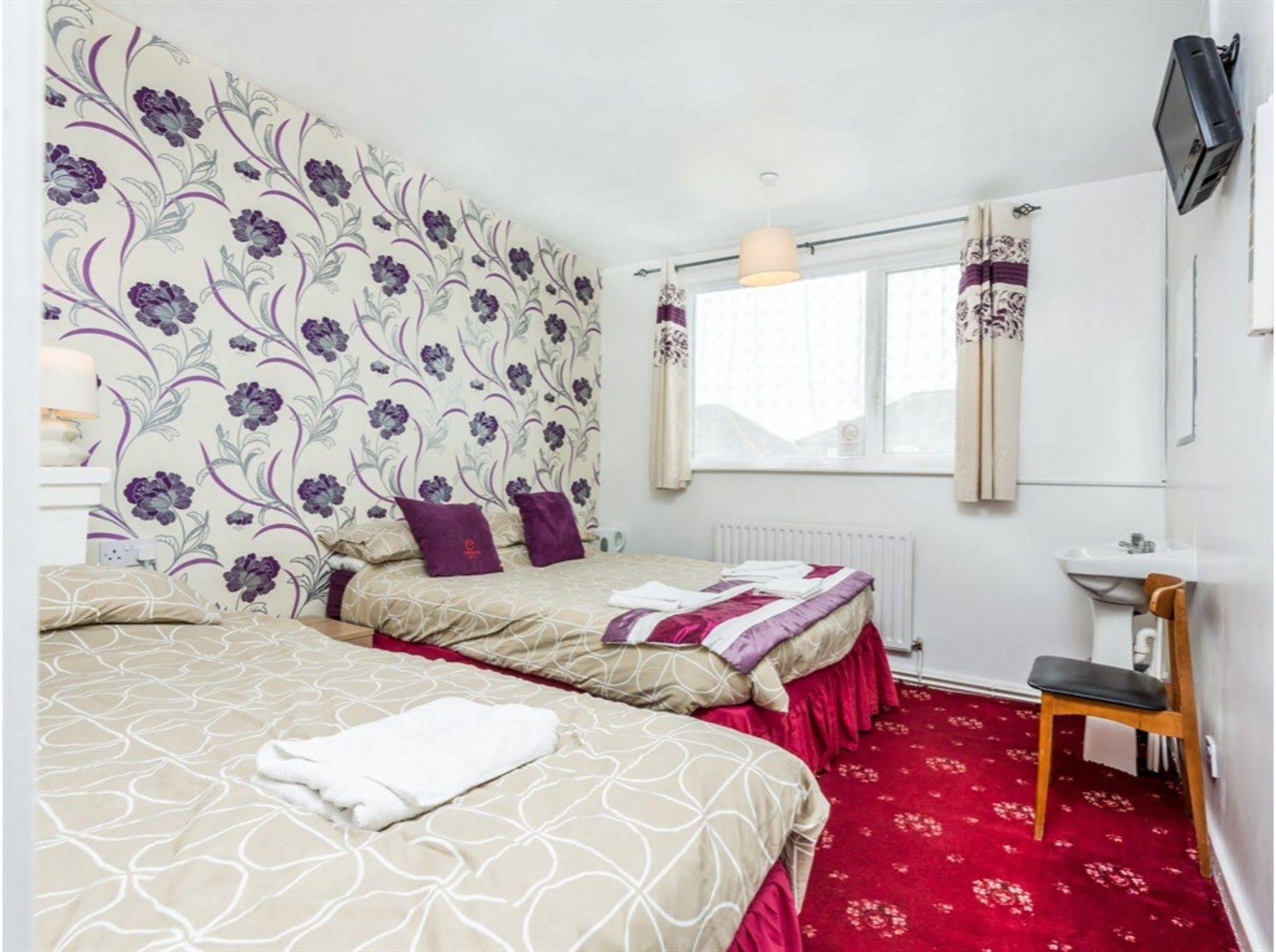 Uk Travel & Hospitality Ltd Ta Canberra Hotel Μπλάκπουλ Εξωτερικό φωτογραφία
