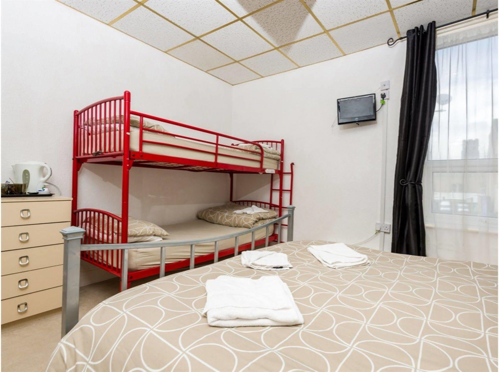 Uk Travel & Hospitality Ltd Ta Canberra Hotel Μπλάκπουλ Εξωτερικό φωτογραφία