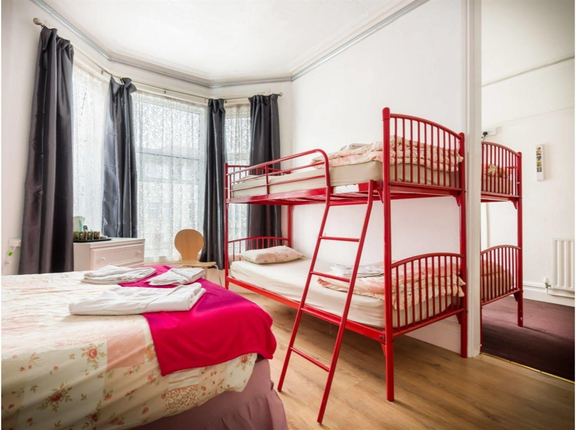 Uk Travel & Hospitality Ltd Ta Canberra Hotel Μπλάκπουλ Εξωτερικό φωτογραφία