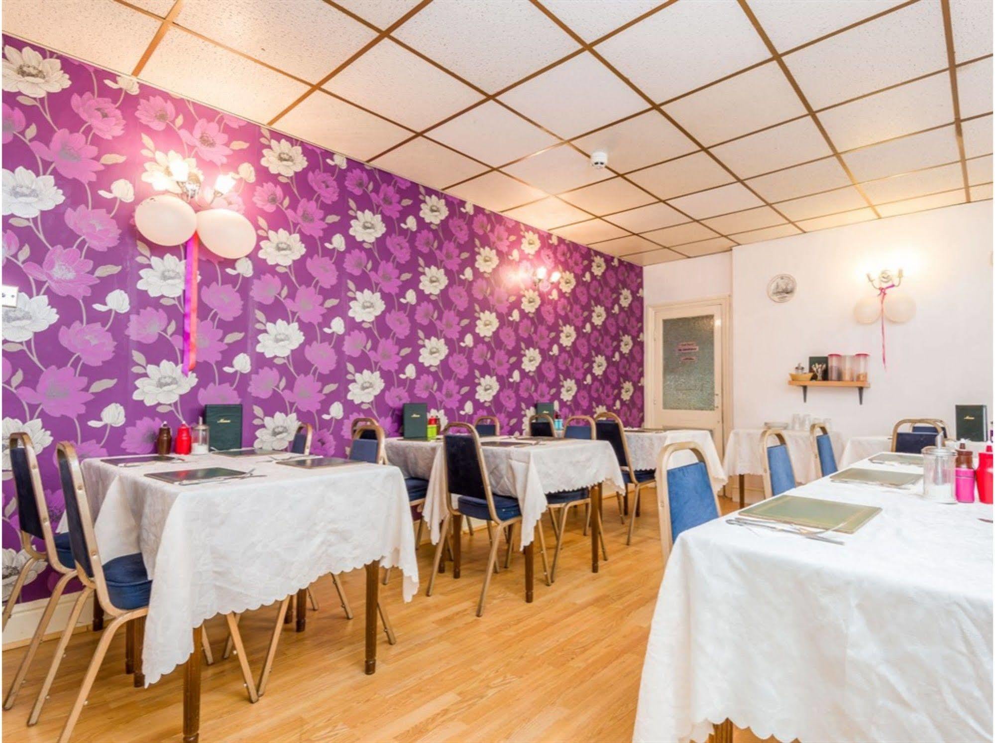 Uk Travel & Hospitality Ltd Ta Canberra Hotel Μπλάκπουλ Εξωτερικό φωτογραφία