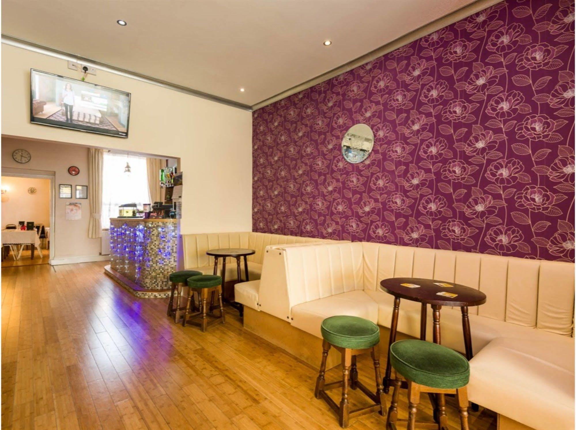 Uk Travel & Hospitality Ltd Ta Canberra Hotel Μπλάκπουλ Εξωτερικό φωτογραφία