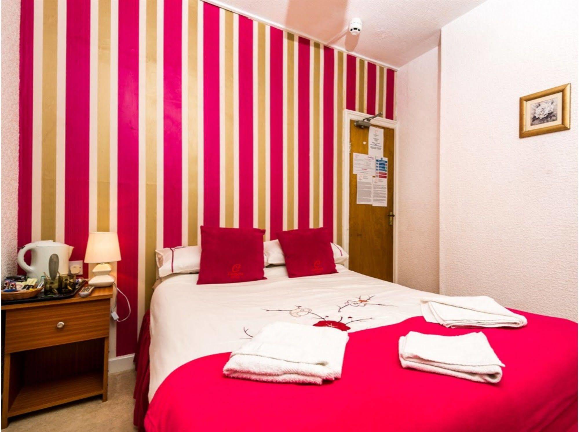 Uk Travel & Hospitality Ltd Ta Canberra Hotel Μπλάκπουλ Εξωτερικό φωτογραφία