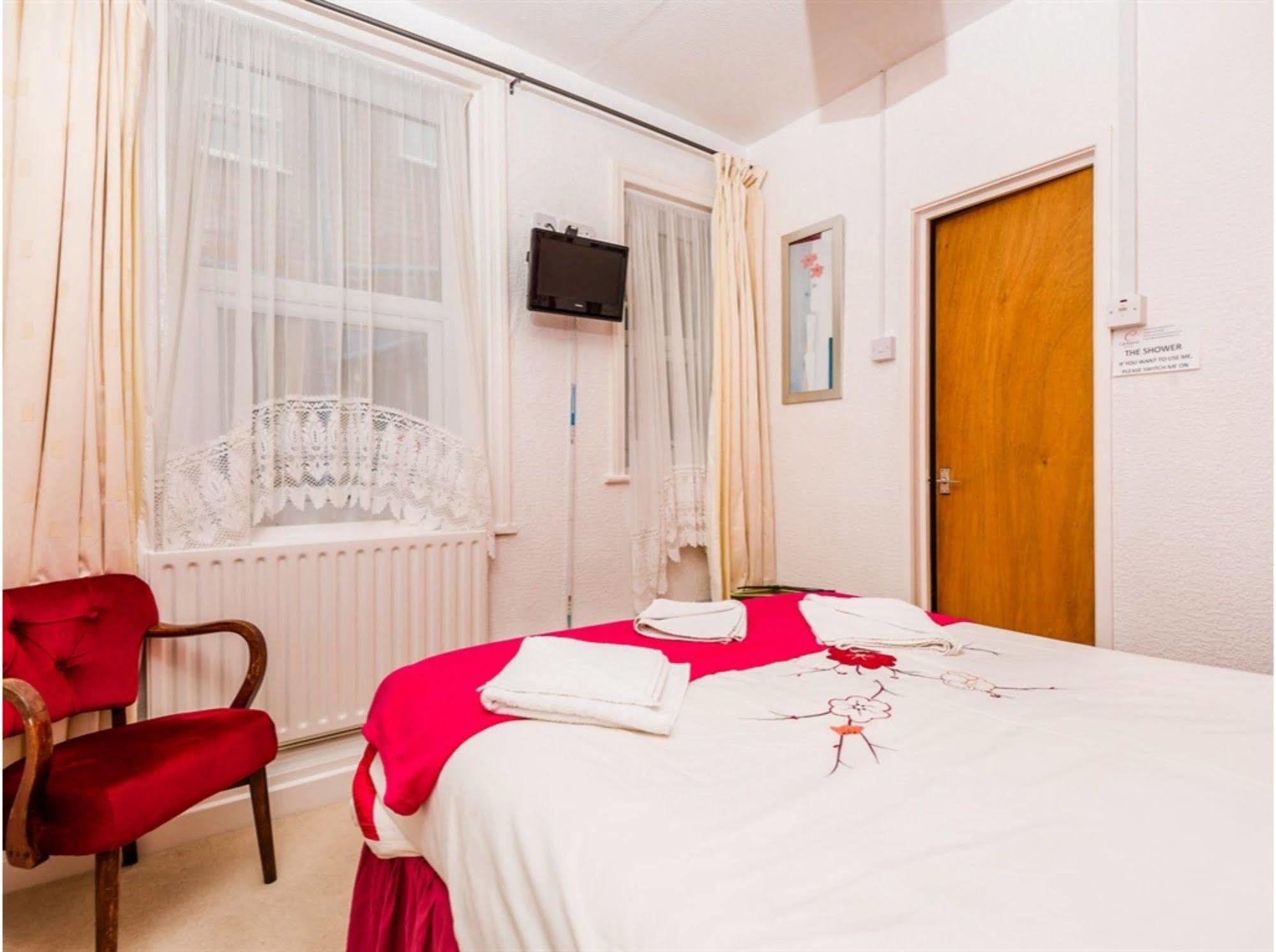 Uk Travel & Hospitality Ltd Ta Canberra Hotel Μπλάκπουλ Εξωτερικό φωτογραφία