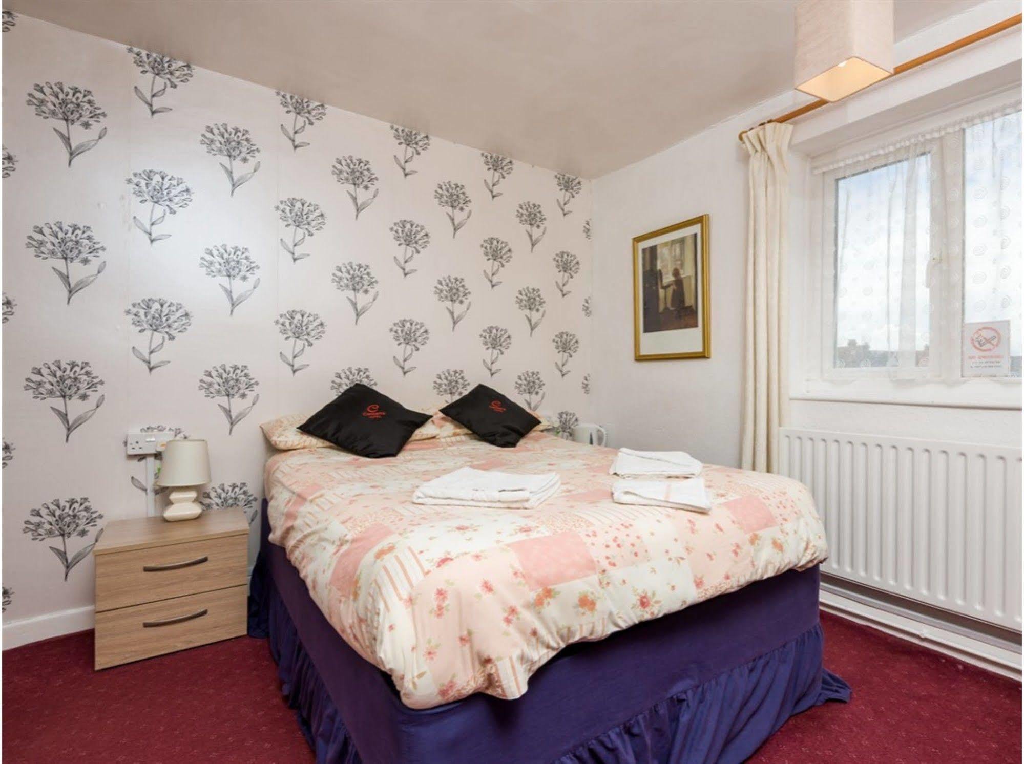 Uk Travel & Hospitality Ltd Ta Canberra Hotel Μπλάκπουλ Εξωτερικό φωτογραφία