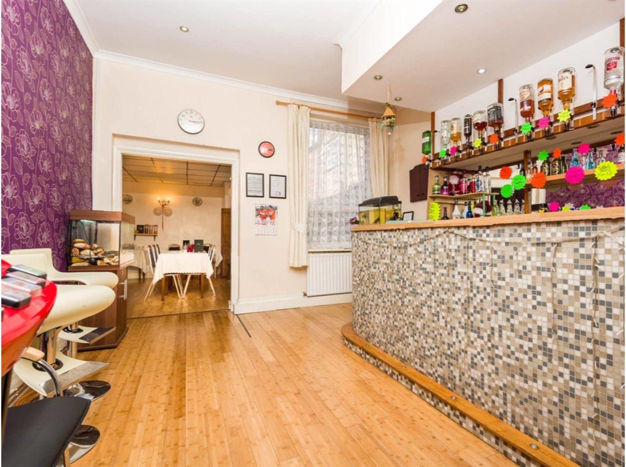 Uk Travel & Hospitality Ltd Ta Canberra Hotel Μπλάκπουλ Εξωτερικό φωτογραφία