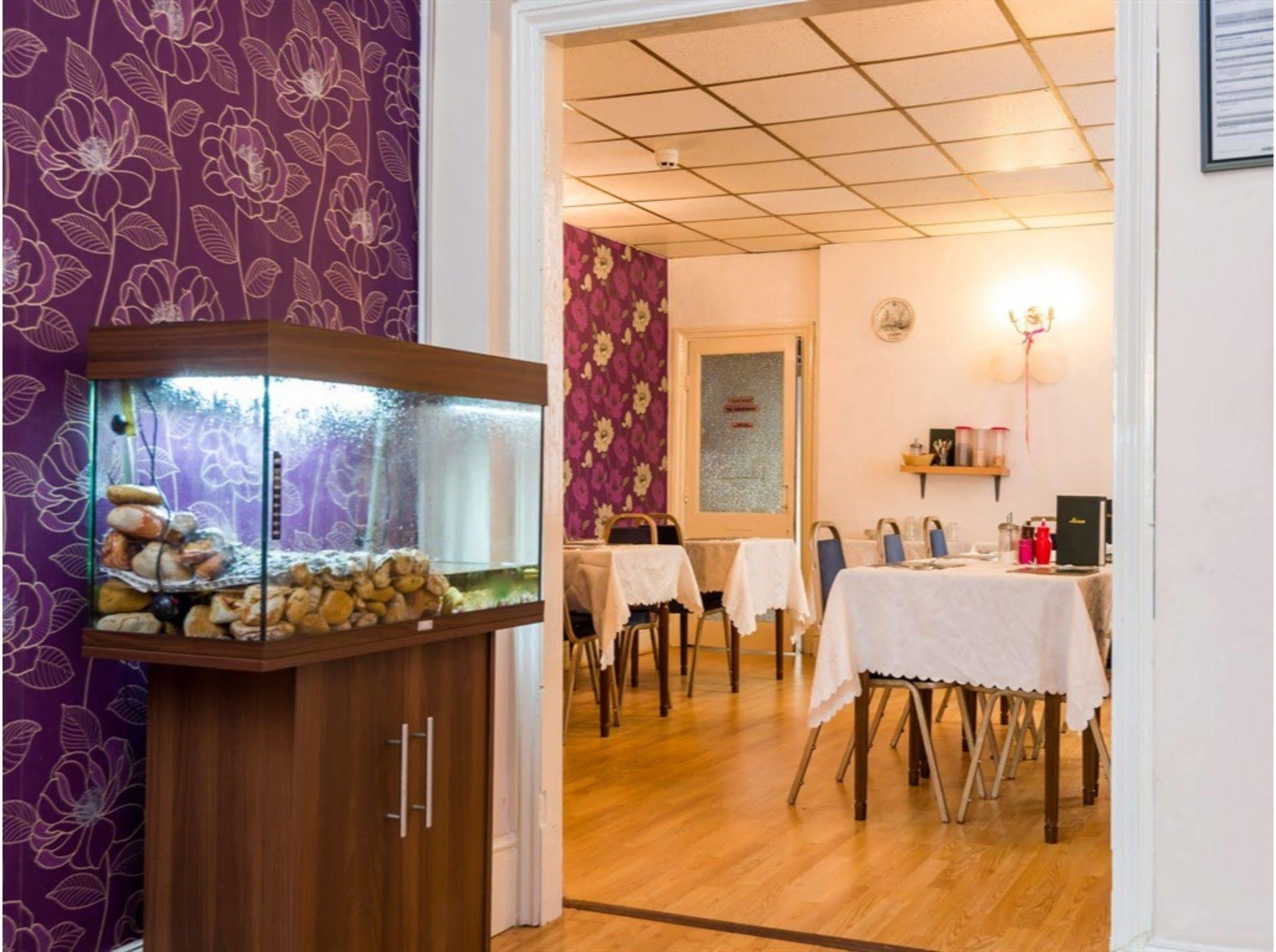 Uk Travel & Hospitality Ltd Ta Canberra Hotel Μπλάκπουλ Εξωτερικό φωτογραφία